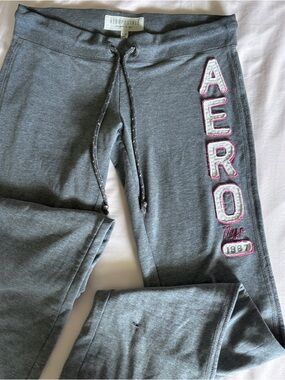 Aeropostale Y2K Style Grey Sweatpants with Pink-Trim Logo